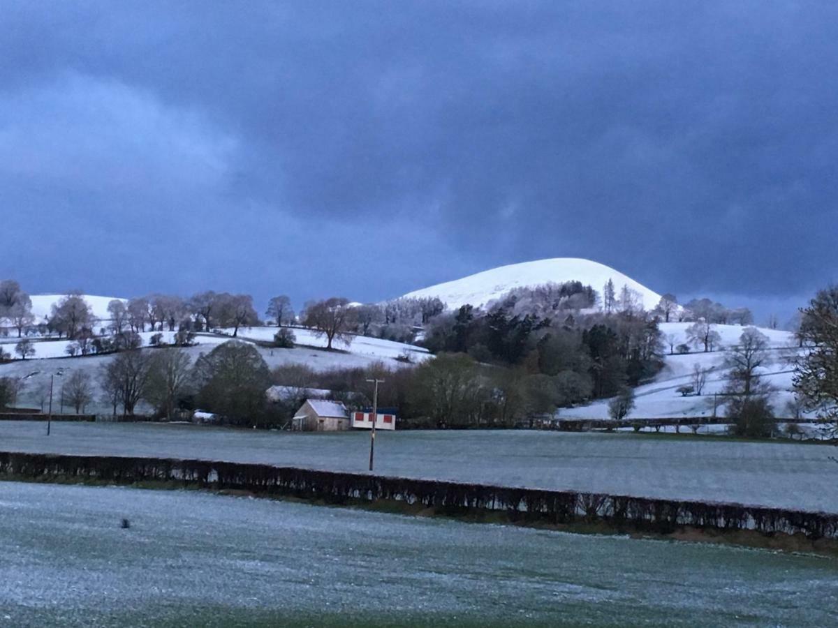 Ty Gylfinir Villa Llandegla ภายนอก รูปภาพ